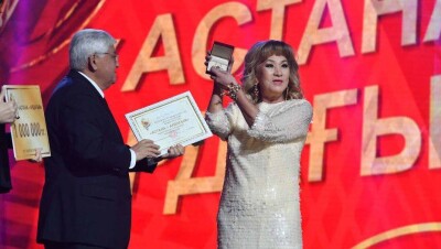 Нагиме Ескалиевой вручили миллион тенге за вклад в становление Астаны