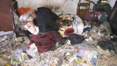 Гору мусора накопила в квартире пенсионерка из Уральска