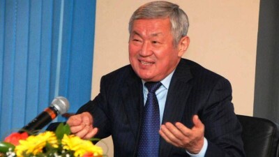 Сапарбаев рассказал, как мать прятала от него конфеты