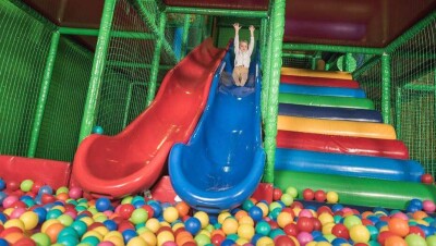 На просьбу разрешить мероприятия для небольших групп детей Минздрав продублировал свой ответ по банкетным залам