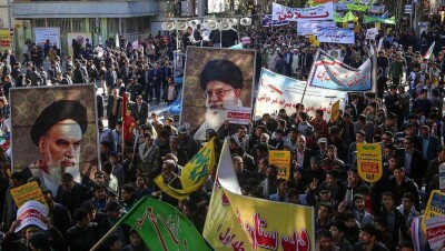 Многотысячные антиамериканские акции протеста прошли в Иране 