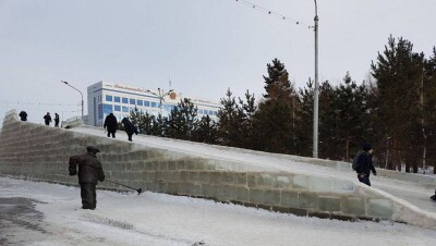 После гибели девочки на горке в Костанае пострадали ещё 22 ребёнка