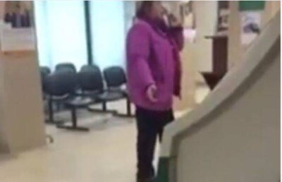 "Не спрячешься, не скроешься" спела алматинка в банке и назвала слушателей чукчами 
