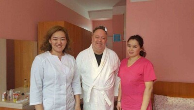 В Алматы спасли жизнь американского профессора, который случайно повредил десну