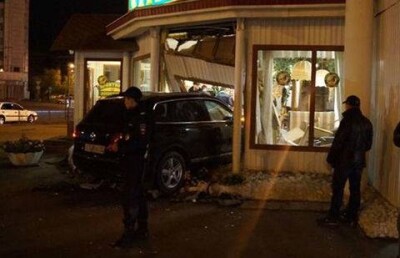 В Костанае Gelandewagen протаранил летнее кафе