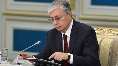Токаев: Следует перевести на дистанционную работу до 70% сотрудников государственного и квазигоссектора