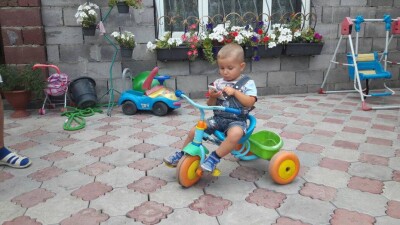 Полиция разыскивает родителей, бросивших двухлетнего малыша в Алматы