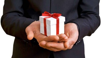 За конфеты и денежные подарки госслужащим 9 человек оштрафовали почти на 3 млн тенге