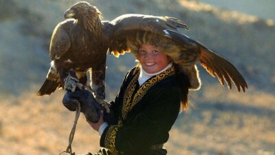 Мухамедиулы готов финансово поддержать выступления казахской девушки-беркутчи