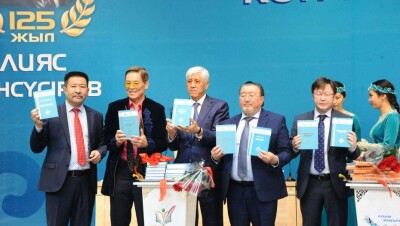 20-томное собрание сочинений Ильяса Жансугурова представили в Талдыкоргане 