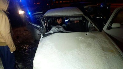 Водителя зажало в искорёженном в аварии авто в Алматы 