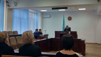 Глав Казавиалесохраны и Казавиаспаса судят в Алматы за взятку в 100 тысяч долларов
