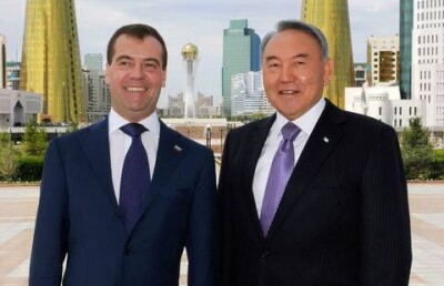 Назарбаев поздравил Медведева с юбилеем 