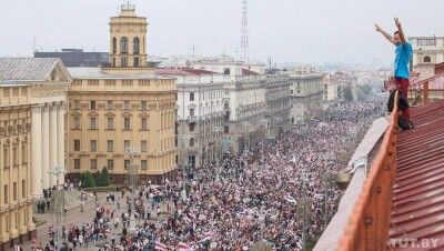 Минобороны Беларуси пригрозило протестующим армией. В Минске проходит многотысячный марш