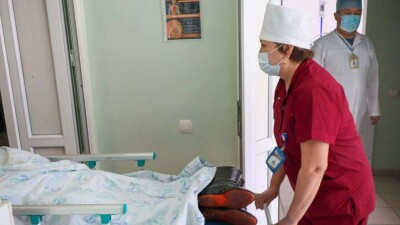 Три медработника и три сотрудницы центра занятости заразились Covid-19 в СКО