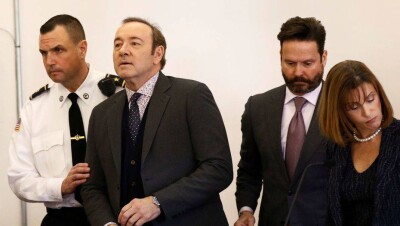 С актёра Кевина Спейси сняли обвинения в сексуальных домогательствах к 18-летнему юноше