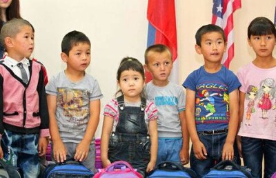 Алматинские меценаты собирают детей из малоимущих семей в школу