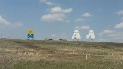 Ветер в Уральске обрушил фрагменты кровли домов и конструкцию "Рухани жаңғыру"