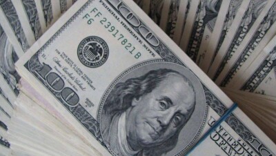 Доллар подорожал на первых торгах недели