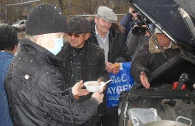 Из-за кризиса перестали кормить бездомных в Уральске 