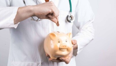 Биртанов: Повышение зарплат медицинских работников коснётся 225 тысяч человек