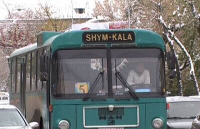  Водитель автобуса в Шымкенте, едва не сбивший пешеходов, отделался штрафом