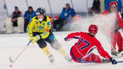 Казахстан выиграл три матча из трёх на чемпионате мира по бенди