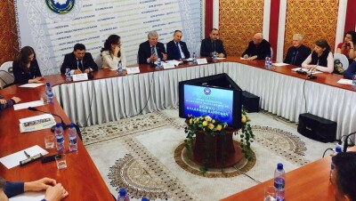  Божко рассказал анекдот про пьющего сантехника членам АНК и общественному совету