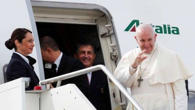 Папа Римский впервые прибыл на Аравийский полуостров