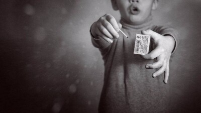 Сгоревший в машине мальчик мог играть со спичками