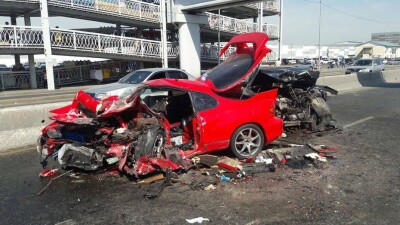 В Алматы девушка за рулём Mitsubishi превратила два автомобиля в месиво