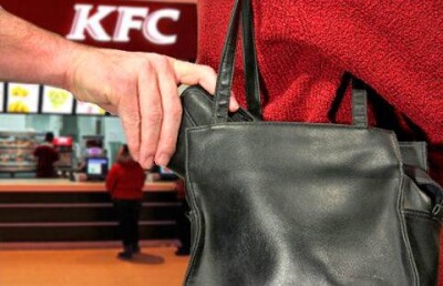 В одном из кафе быстрого питания в Астане орудуют карманники 