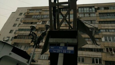 В 400 тысяч долларов оценил владелец спиленный на алматинском Арбате экран