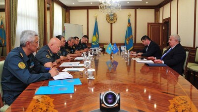 Вопросы международной безопасности обсудил министр обороны РК с генсеком ОДКБ