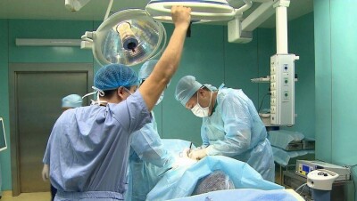 Уникальную операцию на позвоночник провели в Алматы с помощью компьютерной навигации