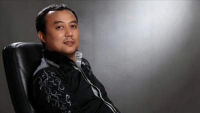 Казахстанский певец призвал мужчин заводить токалок, чтобы они не достались иностранцам