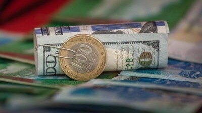 Доллар за сутки подешевел на 3 тенге