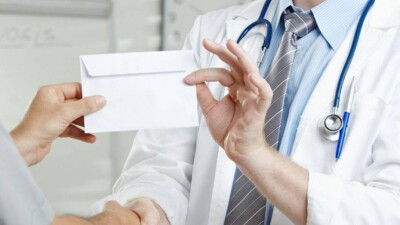 Руководитель и сотрудники Комитета фармации Минздрава задержаны за взятку