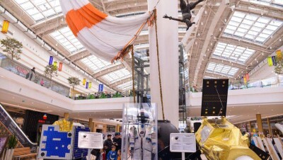 Космическую капсулу Айдына Аимбетова выставили в торговом центре Астаны