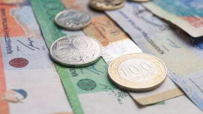 До 318 тенге выросла стоимость доллара на KASE