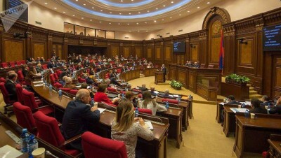 Президент Армении распустил парламент и подписал указ о новых выборах