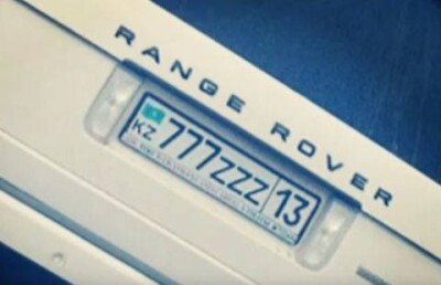 Коллекцию "крутых" автомобильных номеров собрал школьник из Шымкента