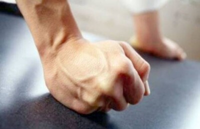 Учитель избил восьмиклассника у школьной доски