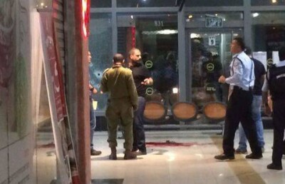 Два человека погибли и 11 пострадали в результате теракта в Израиле