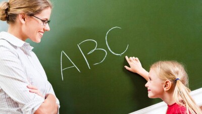 Учительница из Астаны, владеющая пятью языками, рассказала, почему стоит вводить трехъязычие в школах 