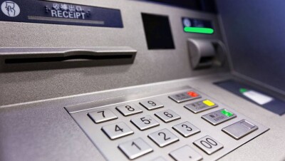 В Halyk и Qazkom отменили комиссии за обналичивание денег в банкоматах для своих клиентов