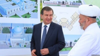 Шавкат Мирзиёев пригласил 1200 имамов на президентский ифтар в ресторан