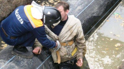 Гибель алматинца из-за падения в траншею расследует полиция 