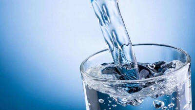 Швейцарские физики смогли разделить воду на две разные жидкости