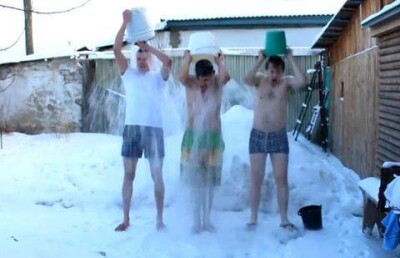 Втайне от бабушки устроили "мокрый флешмоб" молодые павлодарцы 